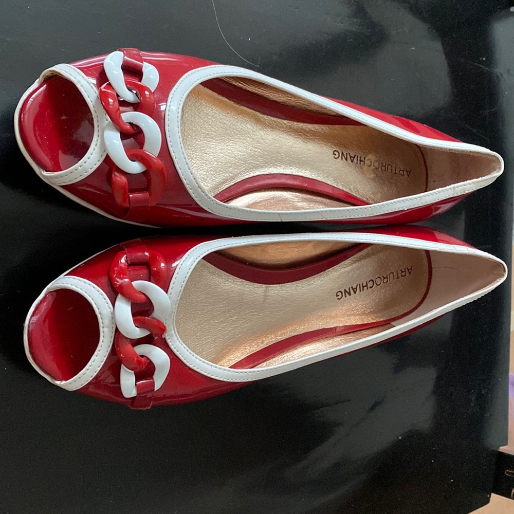 Stunning Arturo Chiang red and white shoes!